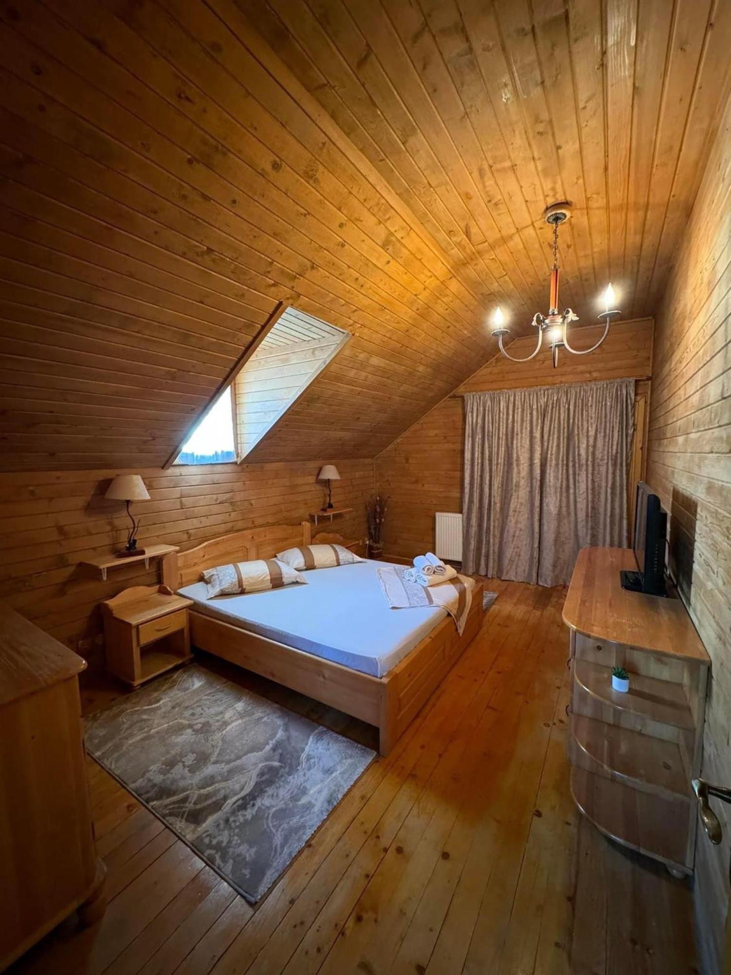 Casa De Vacanta Caciulata Eksteriør billede