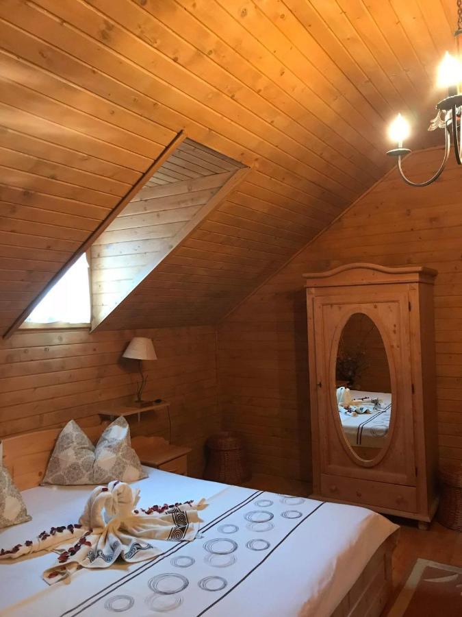 Casa De Vacanta Caciulata Eksteriør billede