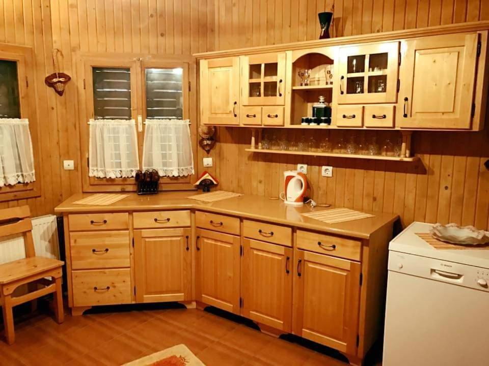 Casa De Vacanta Caciulata Eksteriør billede